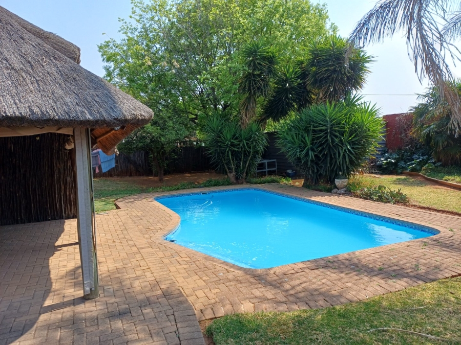 4 Bedroom Property for Sale in Generaal De Wet Free State